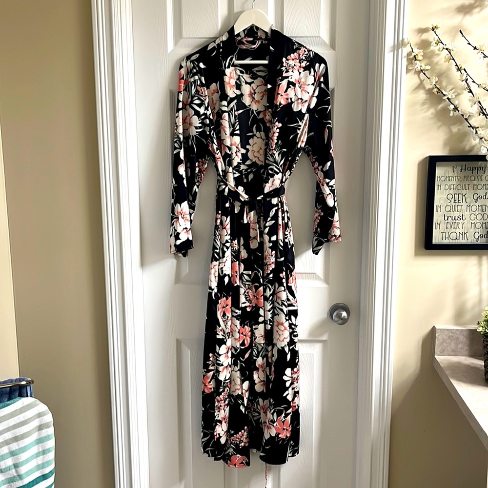 Silky looooong robe with attached tie